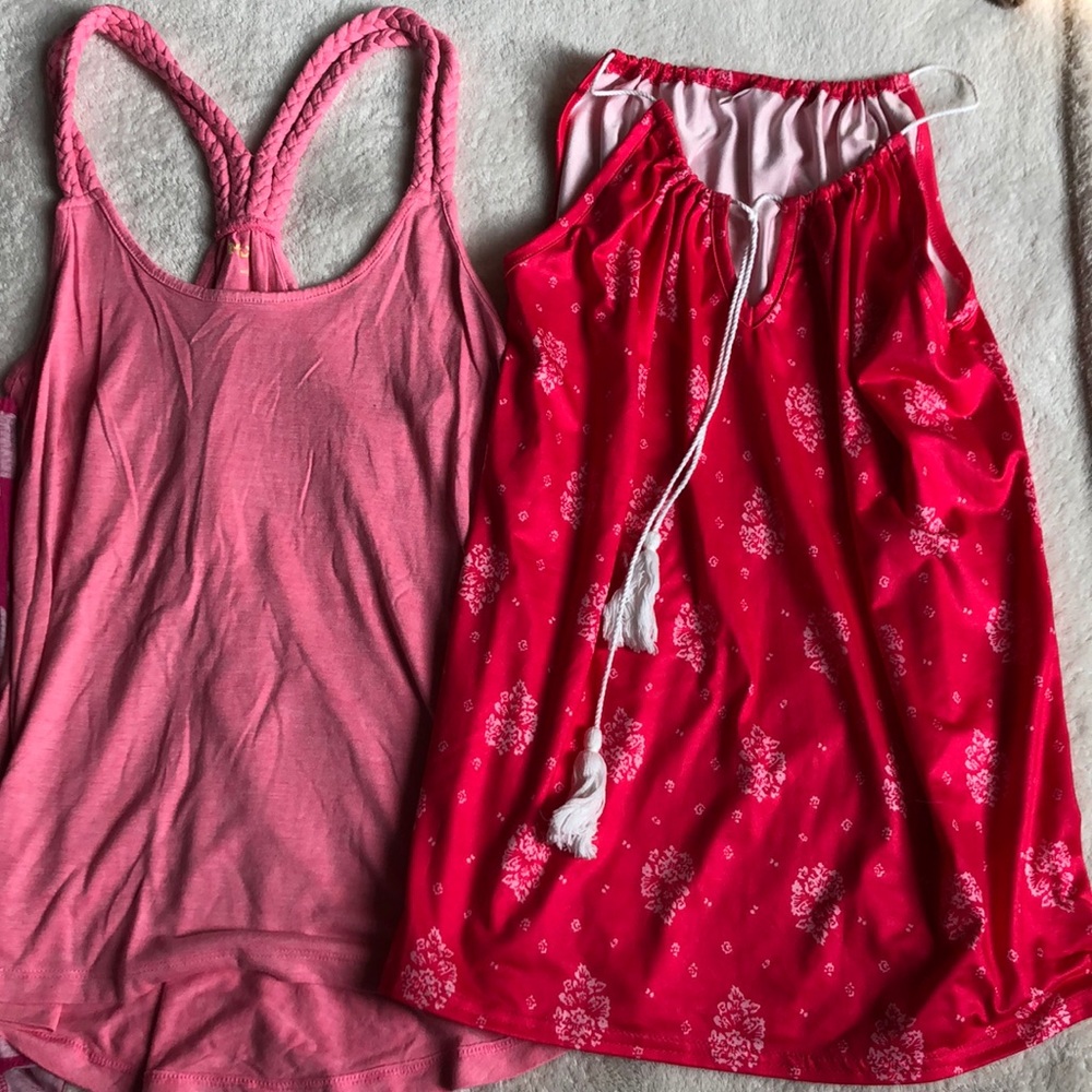 2 left! women’s Tanks!